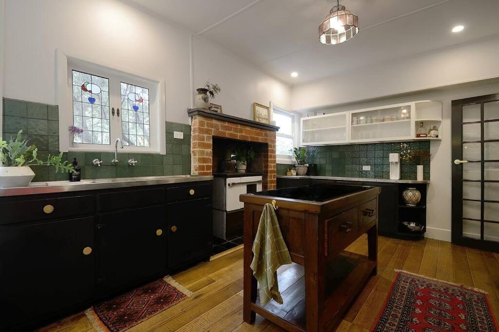 Harrys House Warburton - Peaceful Riverside Cottage In The Perfect Location المظهر الخارجي الصورة