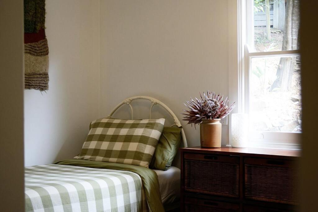 Harrys House Warburton - Peaceful Riverside Cottage In The Perfect Location المظهر الخارجي الصورة