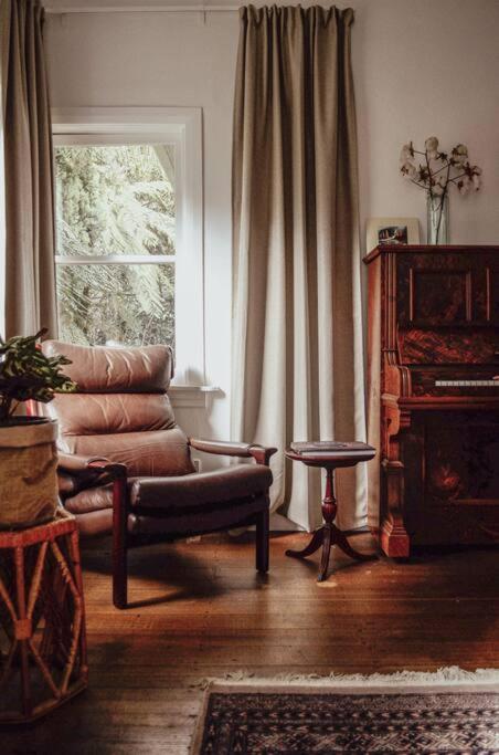 Harrys House Warburton - Peaceful Riverside Cottage In The Perfect Location المظهر الخارجي الصورة