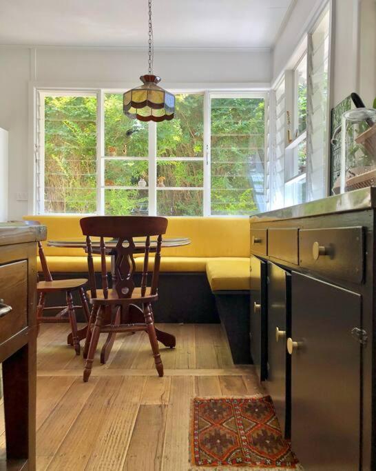Harrys House Warburton - Peaceful Riverside Cottage In The Perfect Location المظهر الخارجي الصورة