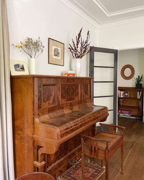 Harrys House Warburton - Peaceful Riverside Cottage In The Perfect Location المظهر الخارجي الصورة