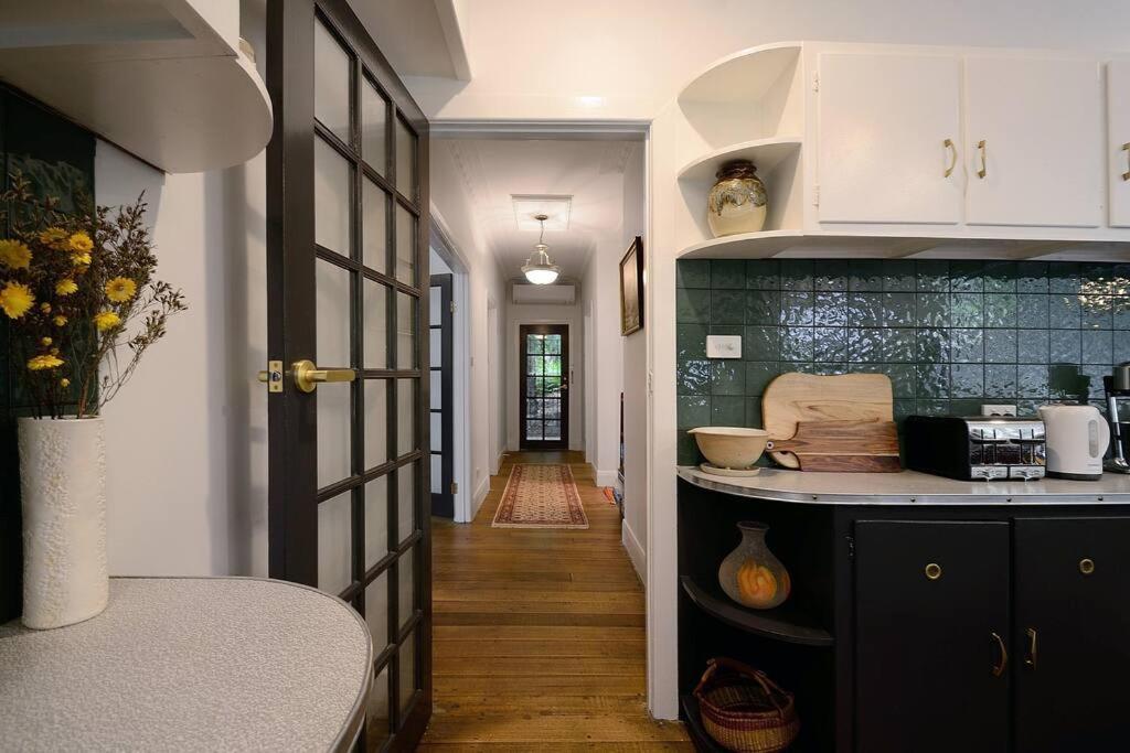 Harrys House Warburton - Peaceful Riverside Cottage In The Perfect Location المظهر الخارجي الصورة