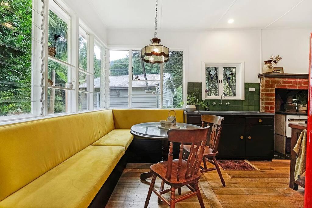 Harrys House Warburton - Peaceful Riverside Cottage In The Perfect Location المظهر الخارجي الصورة