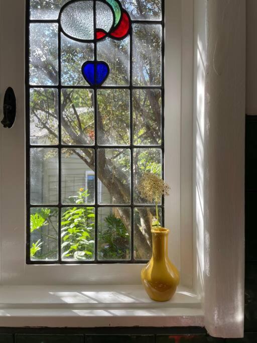 Harrys House Warburton - Peaceful Riverside Cottage In The Perfect Location المظهر الخارجي الصورة