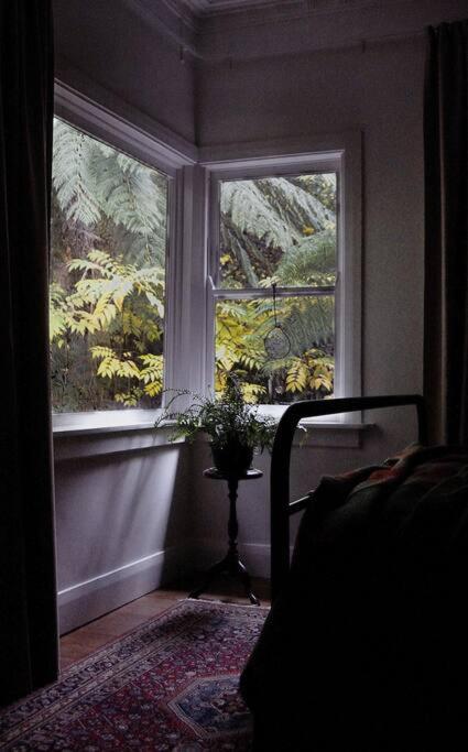 Harrys House Warburton - Peaceful Riverside Cottage In The Perfect Location المظهر الخارجي الصورة