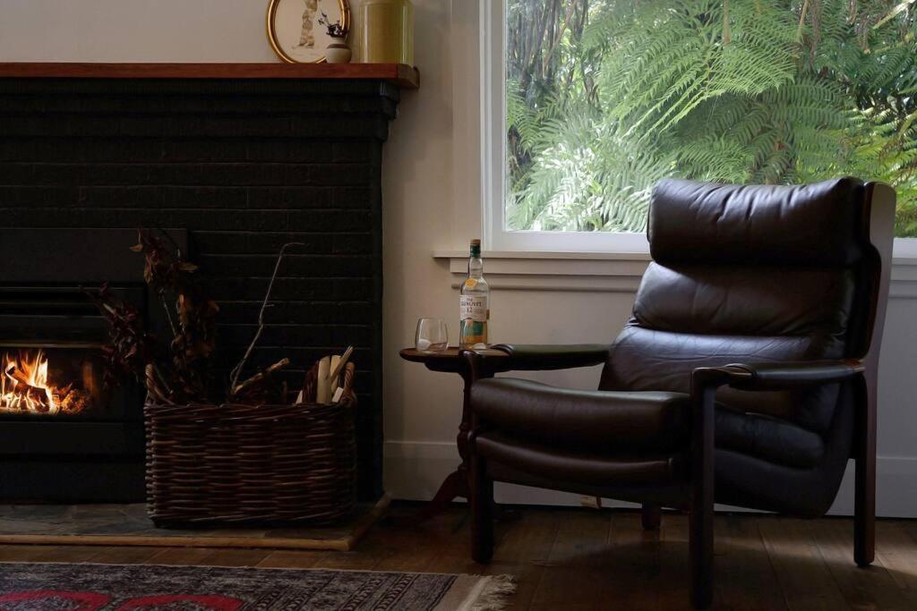 Harrys House Warburton - Peaceful Riverside Cottage In The Perfect Location المظهر الخارجي الصورة