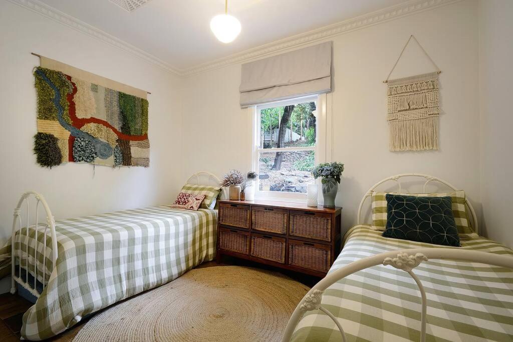 Harrys House Warburton - Peaceful Riverside Cottage In The Perfect Location المظهر الخارجي الصورة
