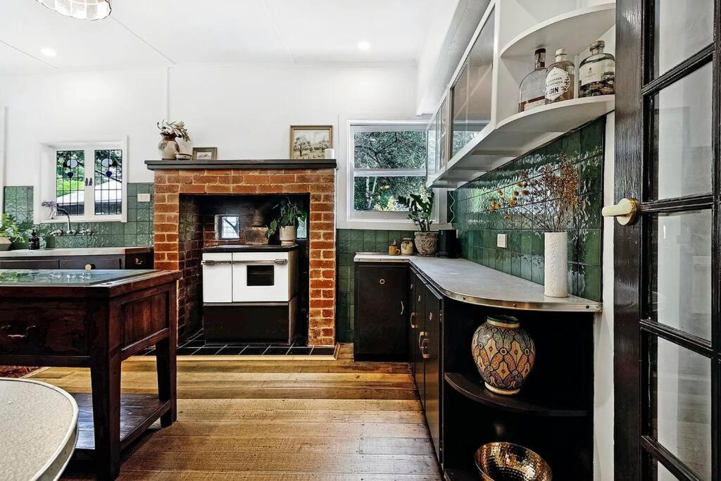 Harrys House Warburton - Peaceful Riverside Cottage In The Perfect Location المظهر الخارجي الصورة